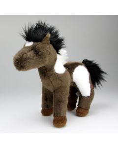 kleines Stofftier Pferdchen stehend in braun weiß