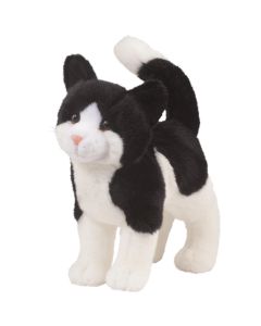 schwarz-weisse Plüschkatze stehend