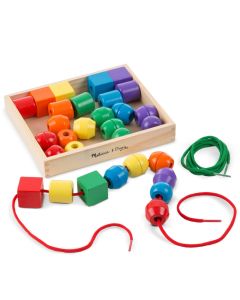 Große Fädelperlen im Holzkasten